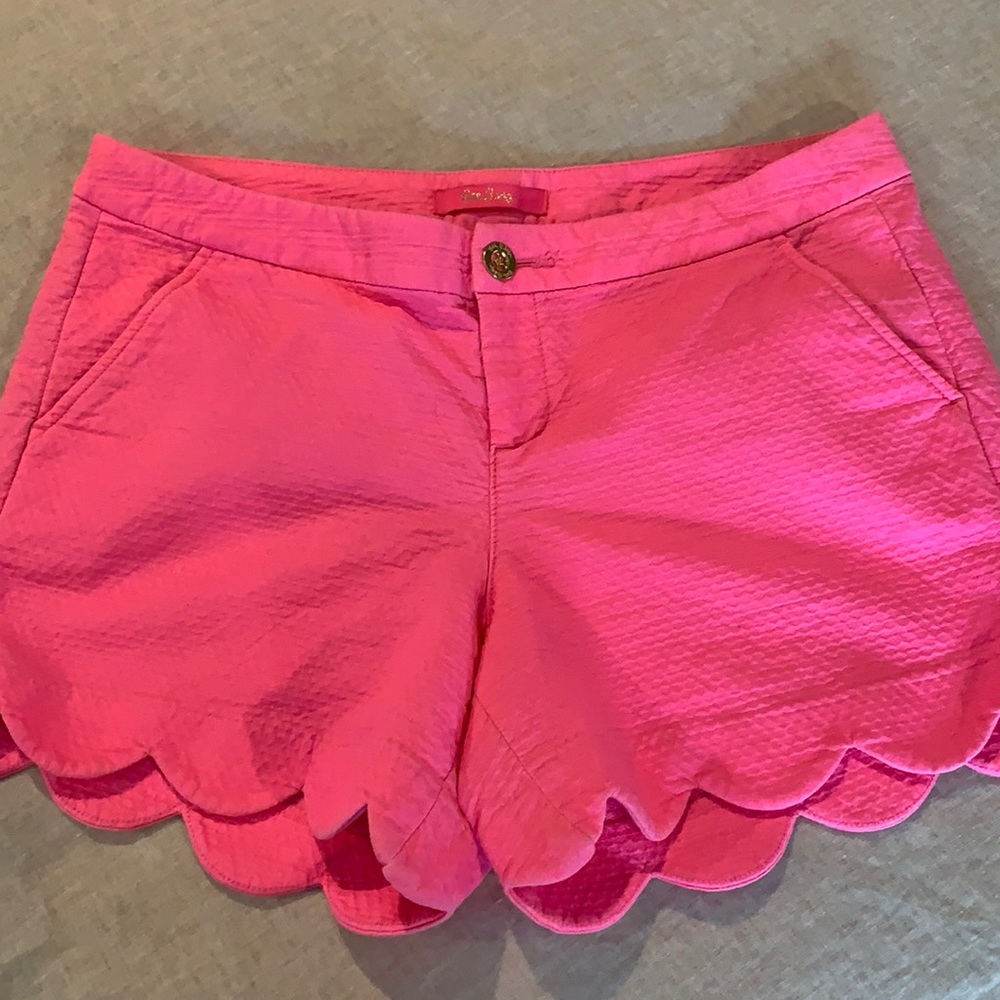 Women's Lilly Pulitzer scalloped shorts